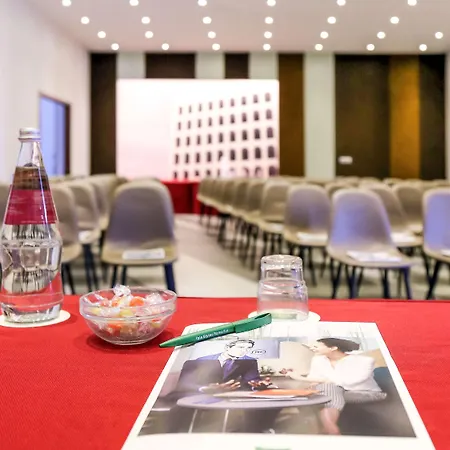 Ibis Styles Eur מלון